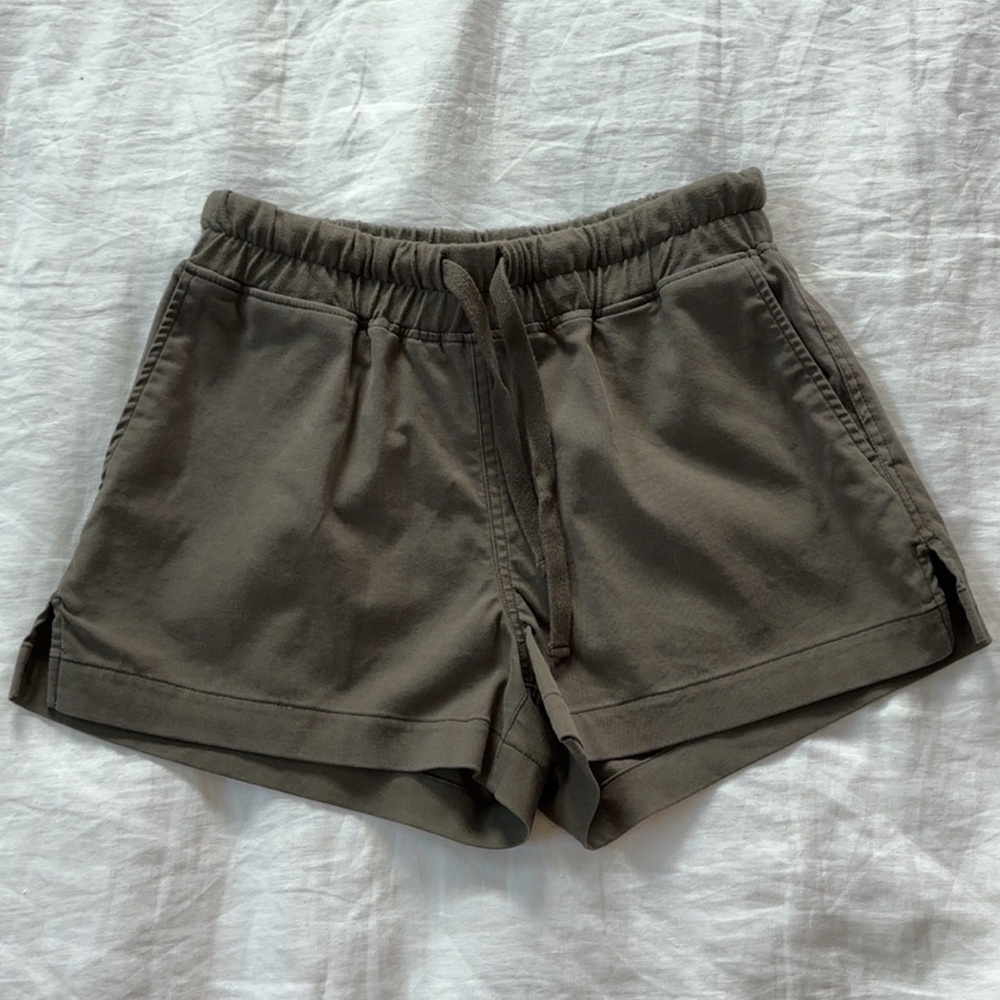 Roots Olive Green Cargo Shorts with Elastic Waistband Cotton Lyocell Blend